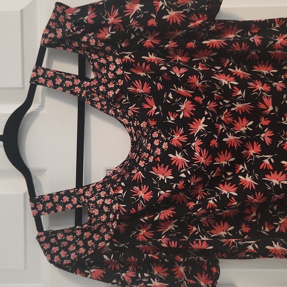 Maurices cold shoulder top - Picture 2 of 6